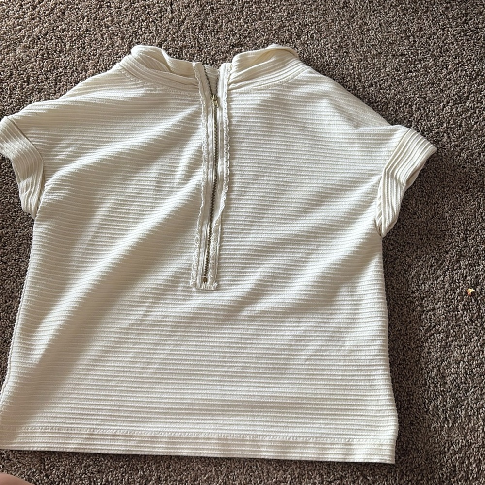 Short sleeve off white shirt